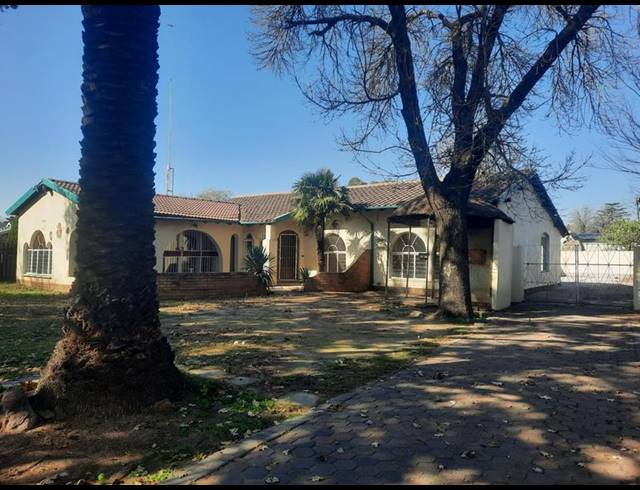4 BEDROOM HOUSE FOR SALE IN VAALPARK